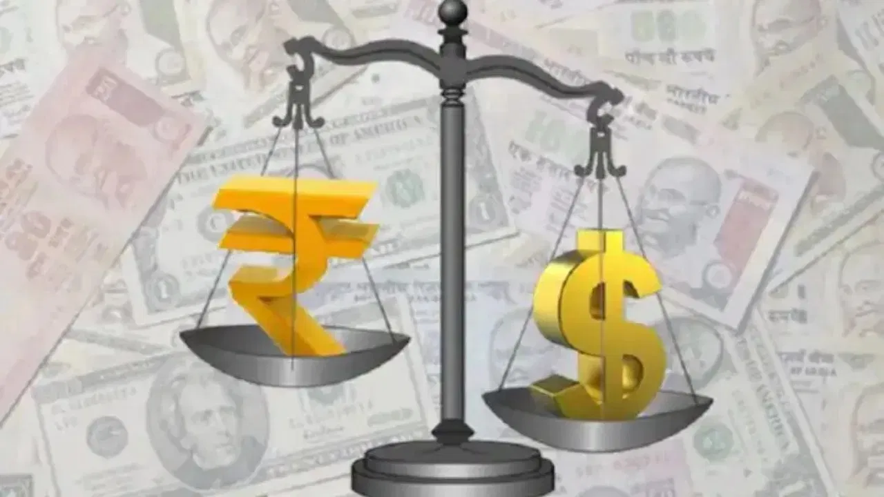 Rupee vs Dollar : डॉलर का पलटवार, महीने की सबसे बड़ी गिरावट से रुपया हुआ तार-तार!